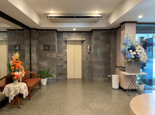 Klaang Muang Hotel (โรงแรมกลางเมือง)