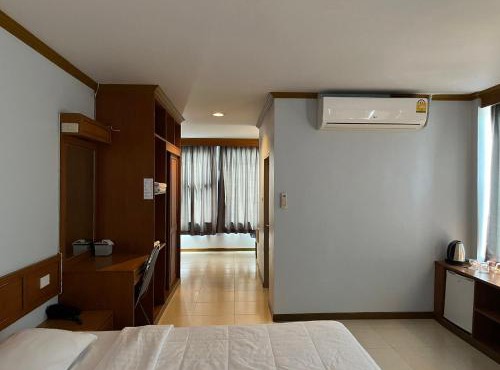 Naraigrand Hotel (โรงแรมนารายณ์แกรนด์)