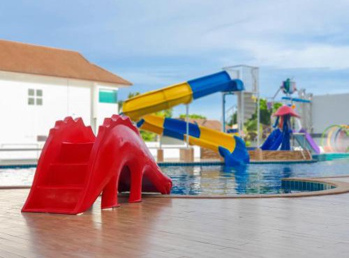 Saint Tropez Beach Hotel in Chao Lao Beach
